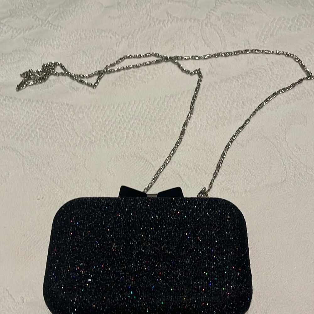 Super cute black clutch with black bow clasp with chain for shoulder wear - Picture 6 of 6